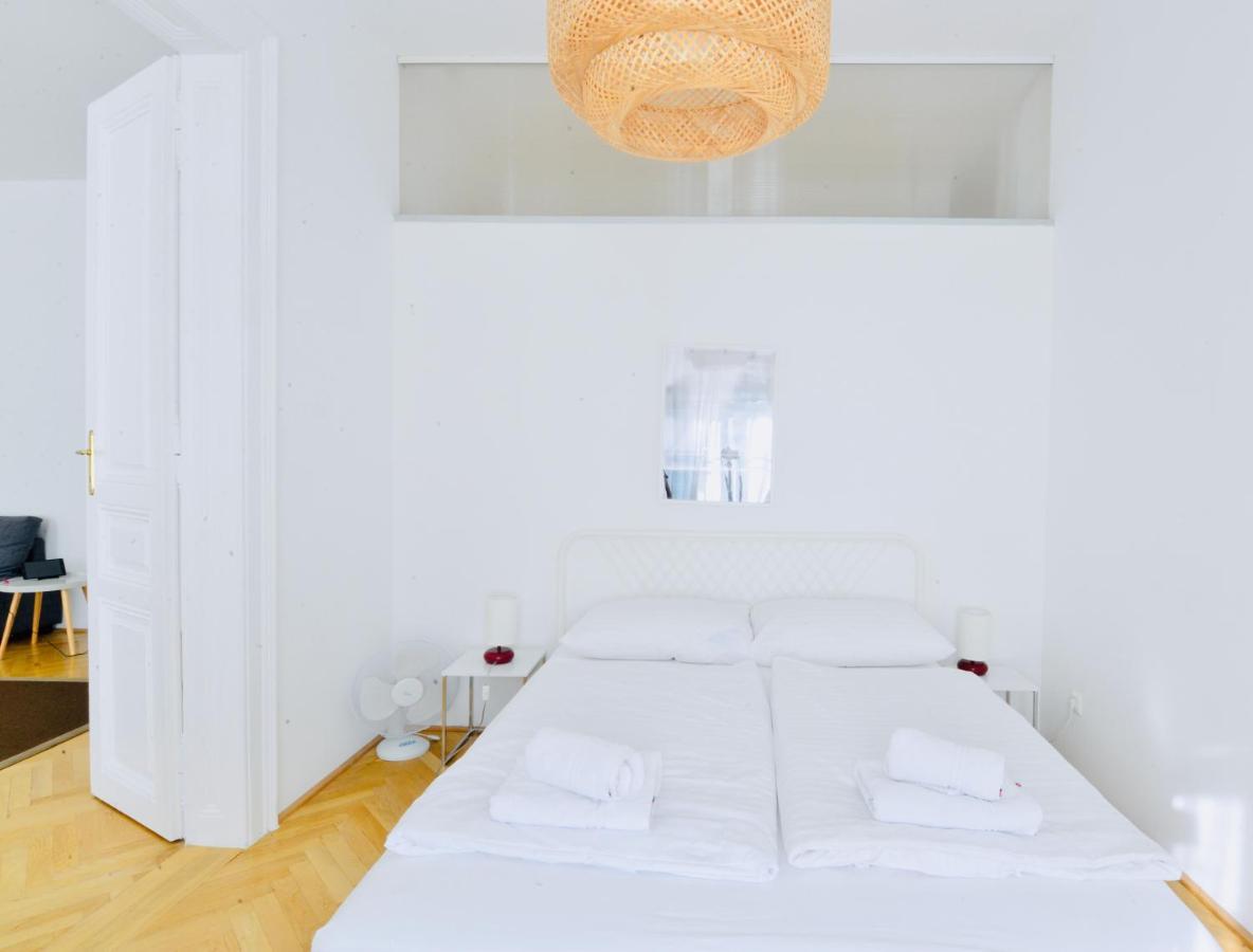 Vintage-Apartment Close To Karlsplatz Il เวียนนา ภายนอก รูปภาพ