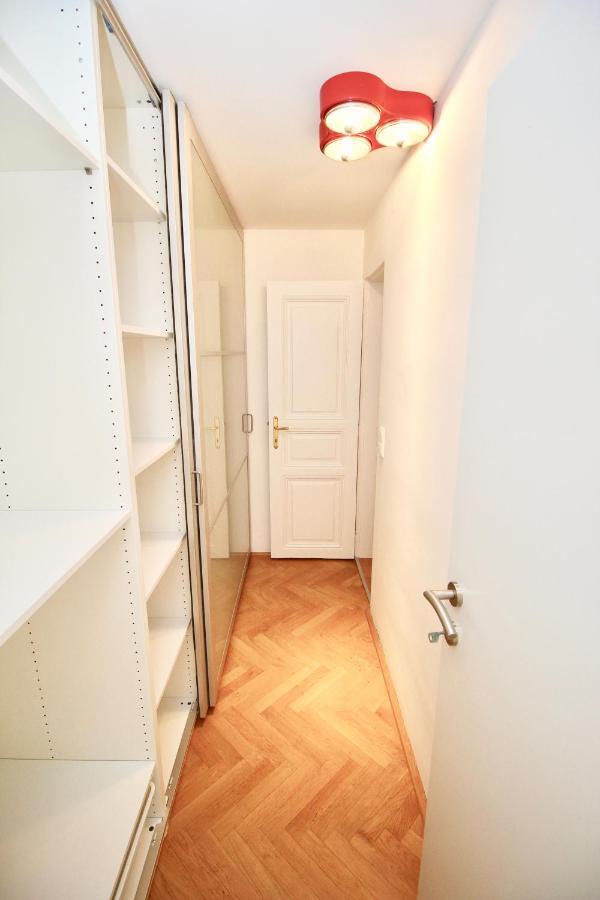 Vintage-Apartment Close To Karlsplatz Il เวียนนา ภายนอก รูปภาพ